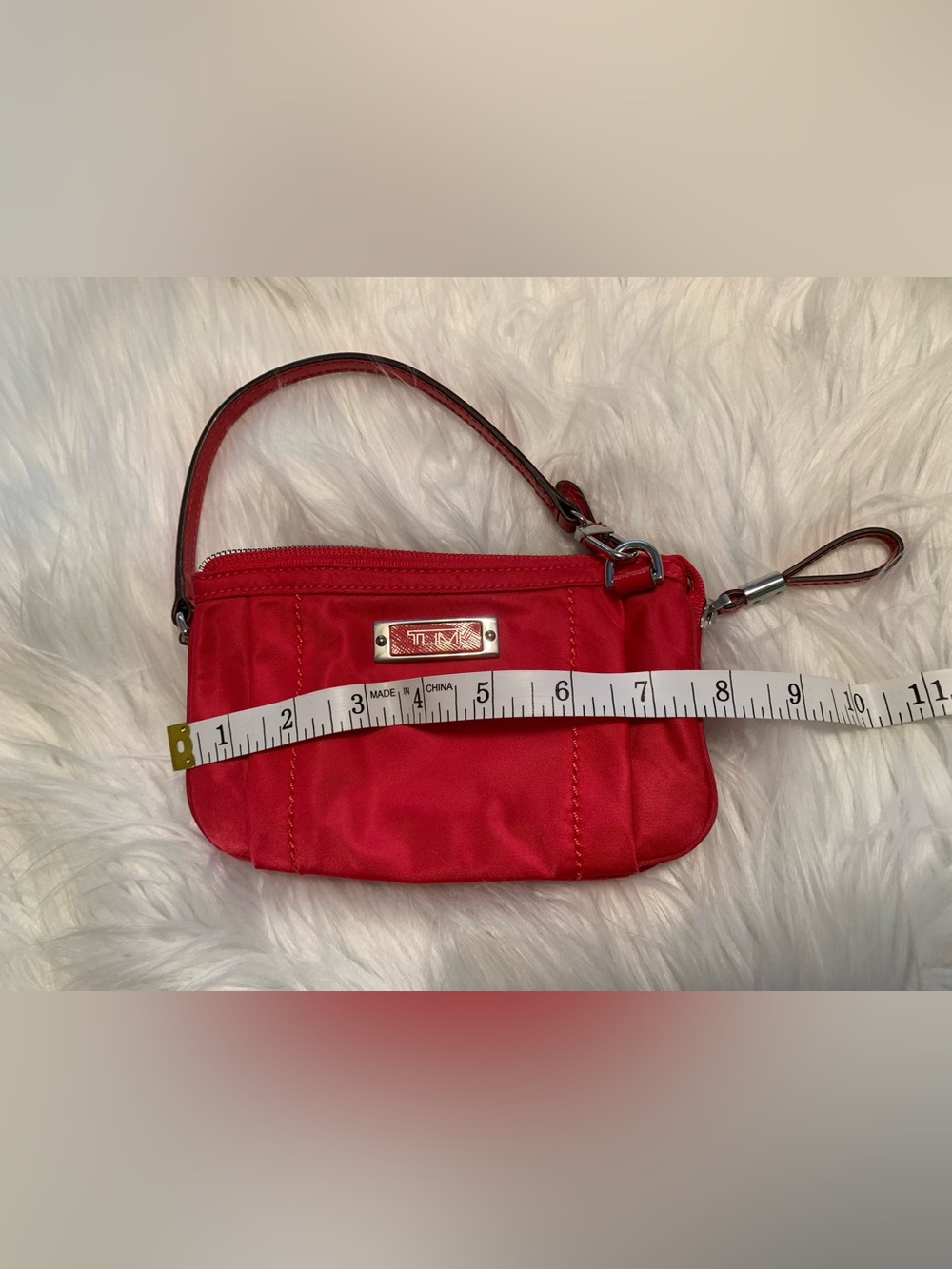 TUMI Voyageur Vienna, raspberry color, triple compartment wristlet VGUC - Picture 7 of 8